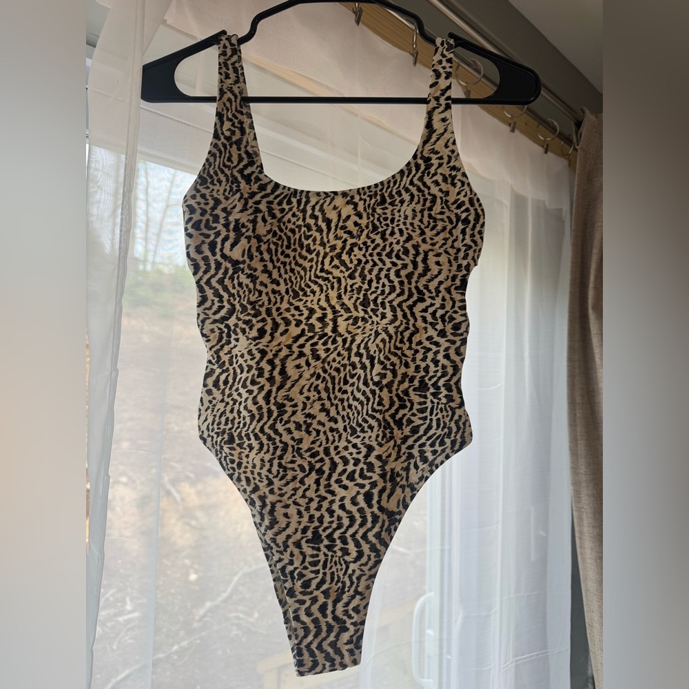 Aerie Leopard Print One-Piece Swimsuit with side cut outs size Small CUTE NWT